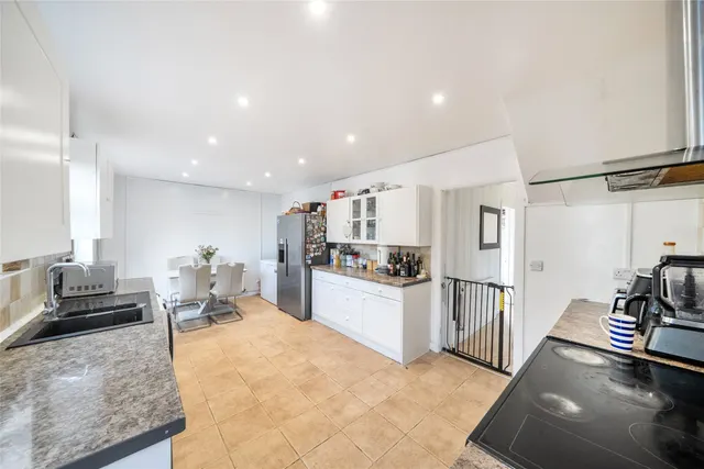 Barnfield Avenue, Mitcham, CR4 1DN, photo 1
