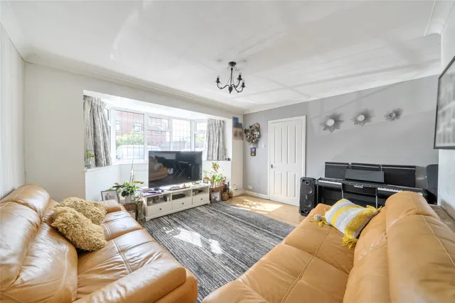 Photo 3 — Barnfield Avenue, Mitcham, CR4 1DN