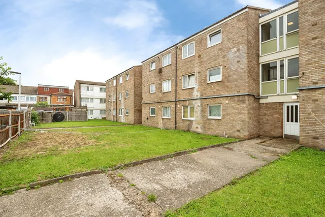 Carroll Close, London, E15, photo 2