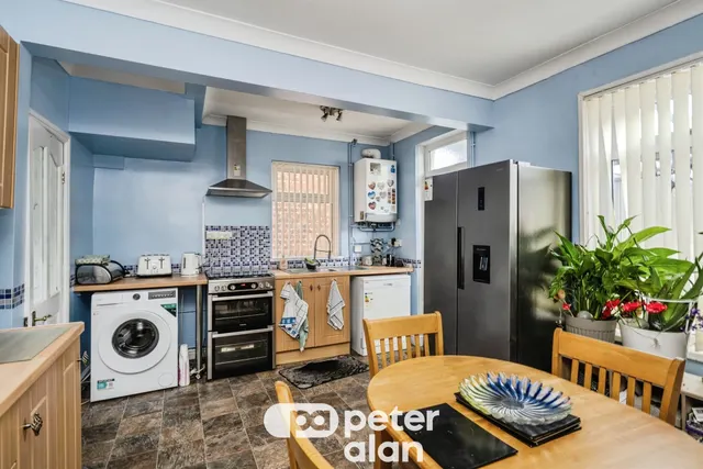 Victoria Street, Neath, SA11, photo 2