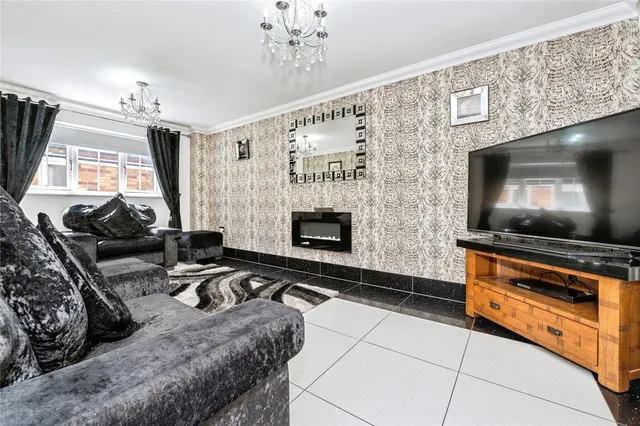Photo 3 — Weymouth Drive, Chafford Hundred, Grays, Essex, RM16