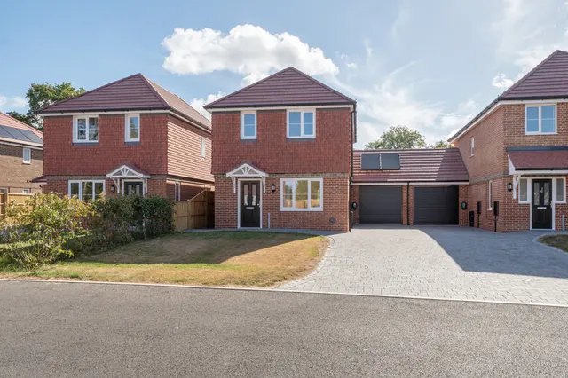 Main Road, Bosham, PO18, photo 1