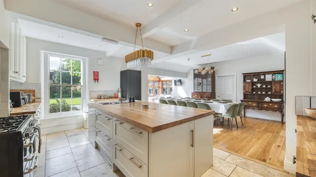 Mitre Drive, Repton, photo 1