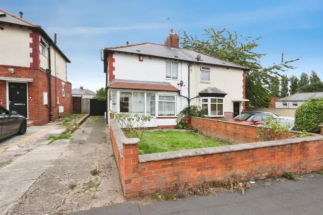 Douglas Avenue, Oldbury, B68, photo 1