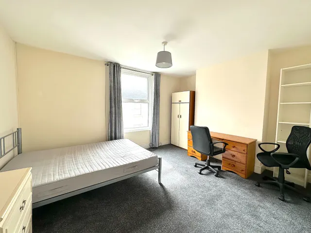 Holland Street, photo 1