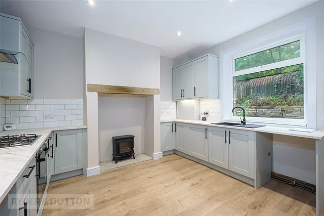 Manchester Road, Huddersfield, HD4, photo 2