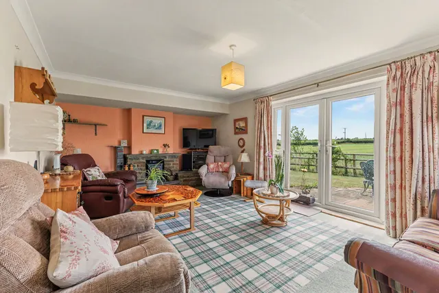 Photo 2 — Verney Close, Butlers Marston, CV35