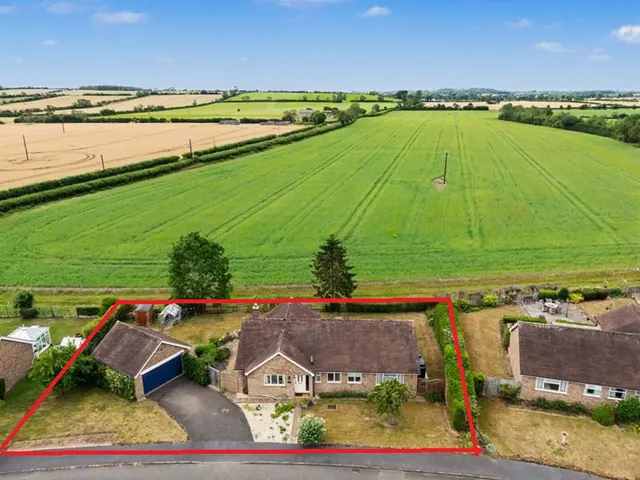 Verney Close, Butlers Marston, CV35, photo 1