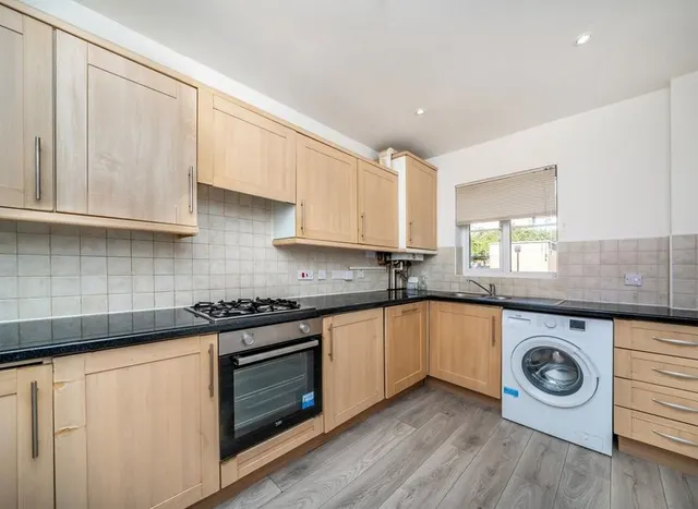Garvary Road, E16, photo 3