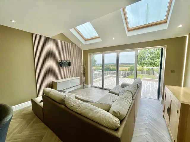 Barnsley Road, Brierley, S72, photo 3