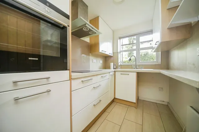 Denham Close, Bury St. Edmunds, IP33, photo 3