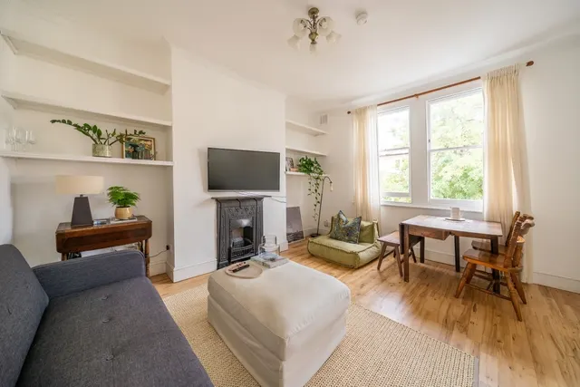 Lillieshall Road London SW4, photo 1