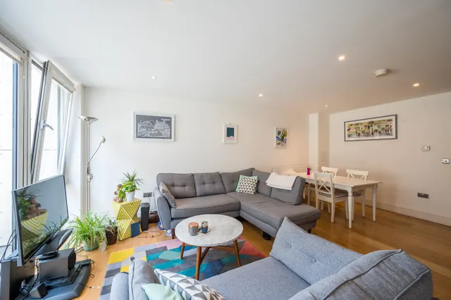 Photo 3 — 11 Printers Road, London