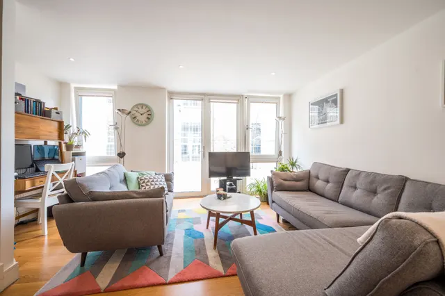 Photo 2 — 11 Printers Road, London