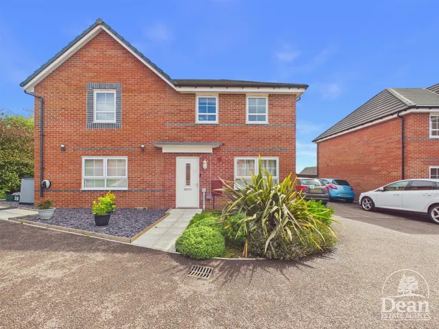 Cooke Way, Lydney, photo 1