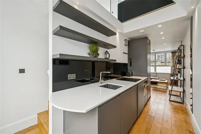 Wadham Road, London, SW15, photo 2