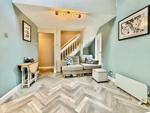 Photo 3 — Heatherbank Close, Crayford, Dartford, DA1