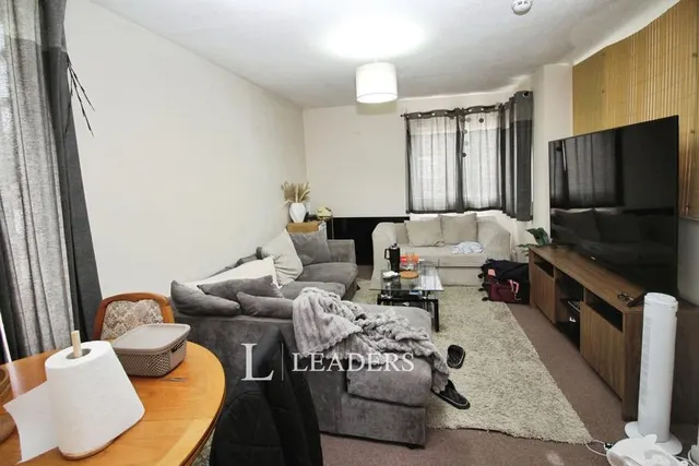 Appleyard Place, Oldbrook, MK6, photo 2
