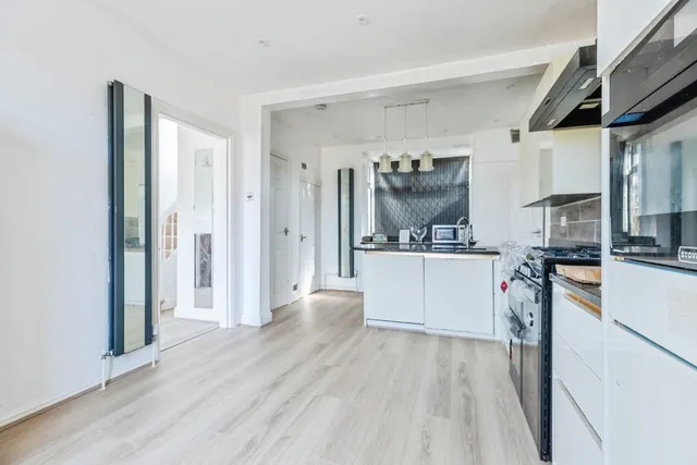 Wesley Drive, Heysham, LA3, photo 2