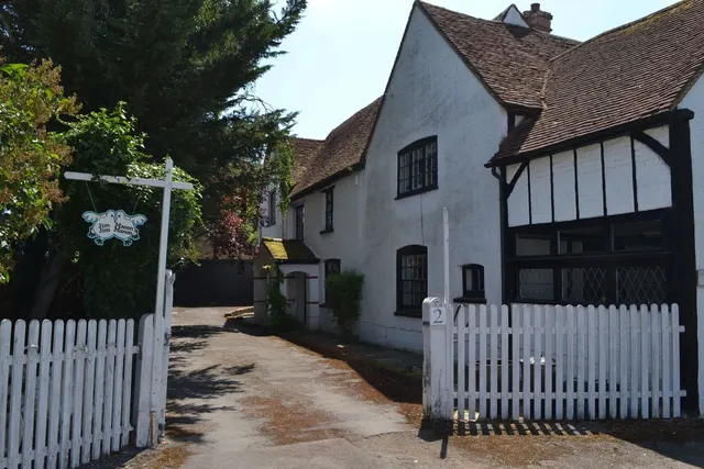 Arlington Drive, Ruislip, HA4, photo 1