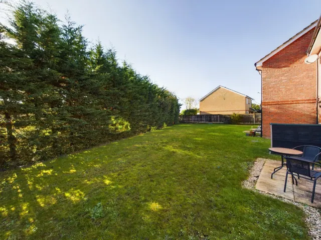 Hanover Close, Ashford, TW15, photo 3