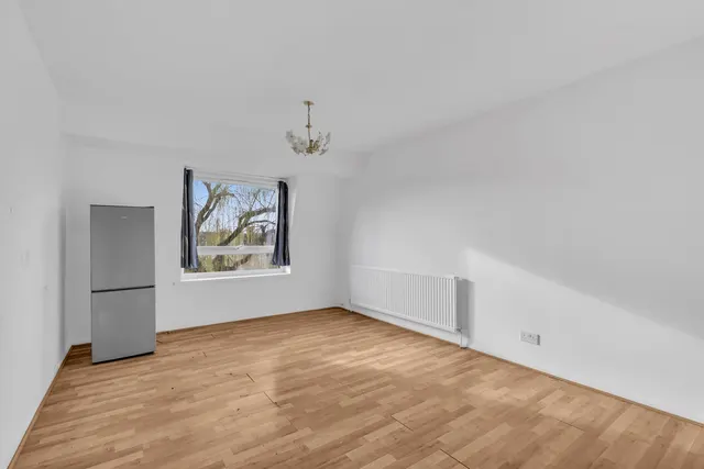 Photo 3 — Flat 14, Phoenix Court, London, SE25 5BJ