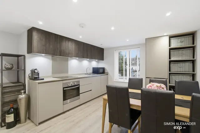 Chertsey Street, Guildford, GU1, photo 1
