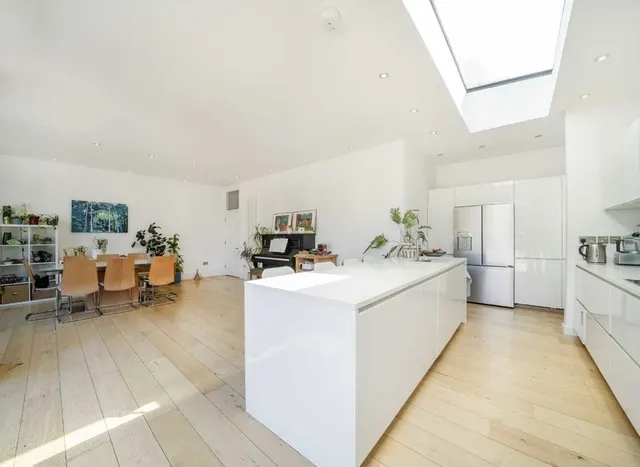 Photo 2 — Mountfield Road, Finchley, N3