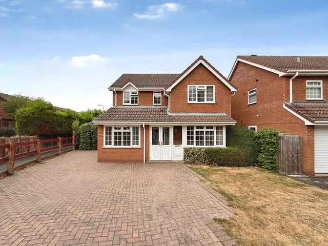 Moat Close, Telford, TF1, photo 1