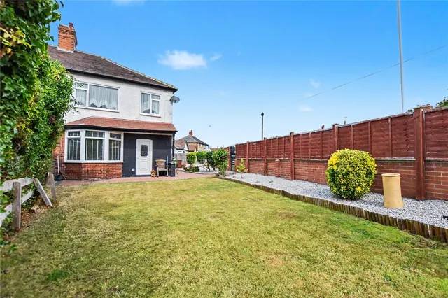 Willow Crescent, Leeds, LS15, photo 1