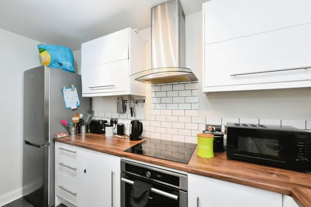 Photo 3 — Rawdon Drive, Hoddesdon