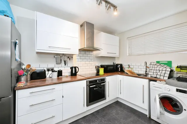 Photo 2 — Rawdon Drive, Hoddesdon