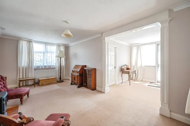 Wheatlands Avenue, Hayling Island, PO11, photo 2