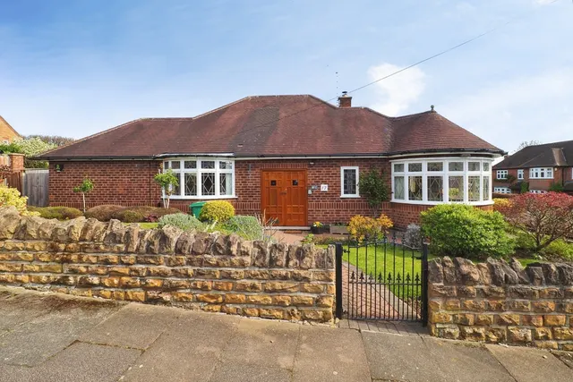 Hall Drive, Wollaton, Nottingham, NG8, photo 1