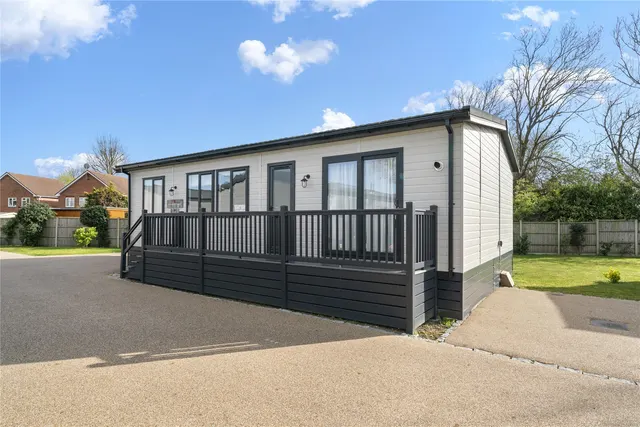 Chertsey Lane, Staines-upon-Thames, Surrey, TW18, photo 1