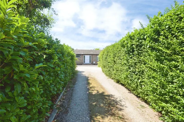 with 3 bedrooms in Chantry Road, Bishop's Stortford, CM23, photo 1