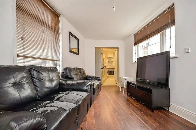 Photo 2 — Crescent Road, Middlesbrough, North Yorkshire, TS1