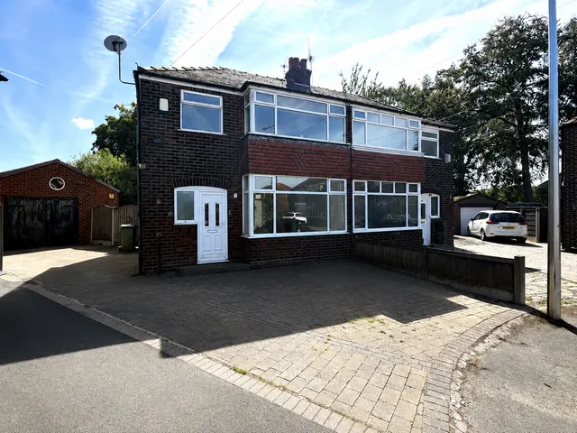 Bossington Close, Offerton, SK2, photo 1