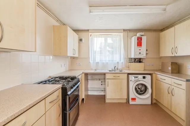 Photo 3 — Canfield Road, Rainham, RM13