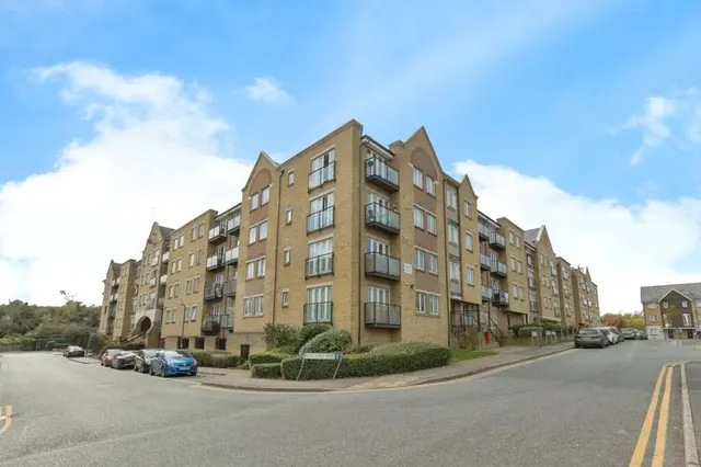 Black Eagle Drive, Northfleet, Kent, DA11, photo 1