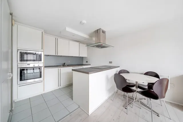 Great West Road, Hammersmith, W6, photo 2