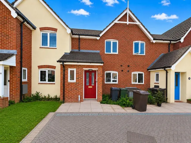 Jupiter Lane, Kingsnorth, photo 1