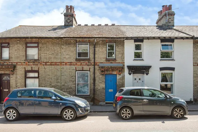 Queens Road, Royston, photo 1