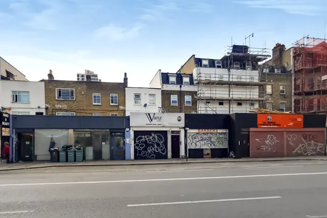 Photo 2 — Flat 7, 138-142 Camberwell Road, London