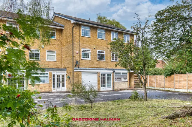 Plymouth Drive, Stockport, photo 1