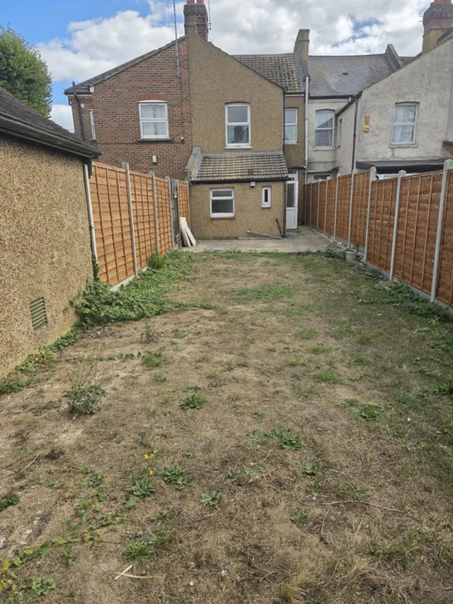Photo 2 — Croydon, CR7 8PG