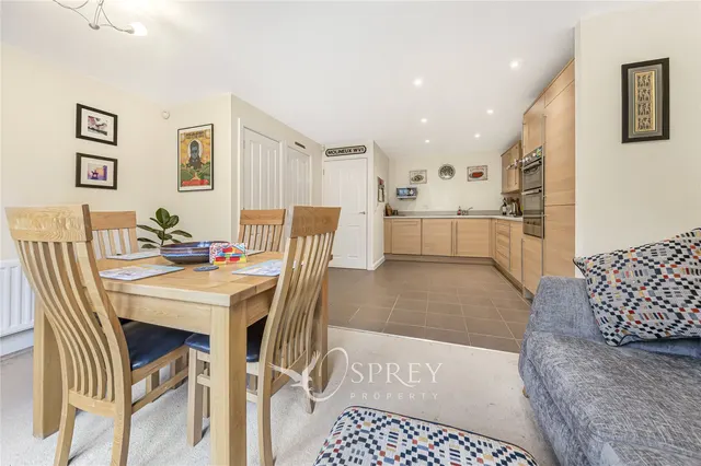 Lytham Park, Oundle, PE8, photo 2