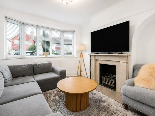 Lisbon Avenue, Twickenham, TW2, photo 2