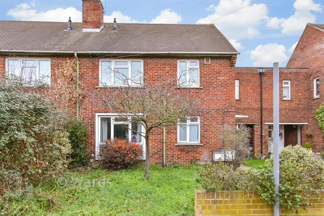 Dickens Avenue, Dartford, DA1, photo 1