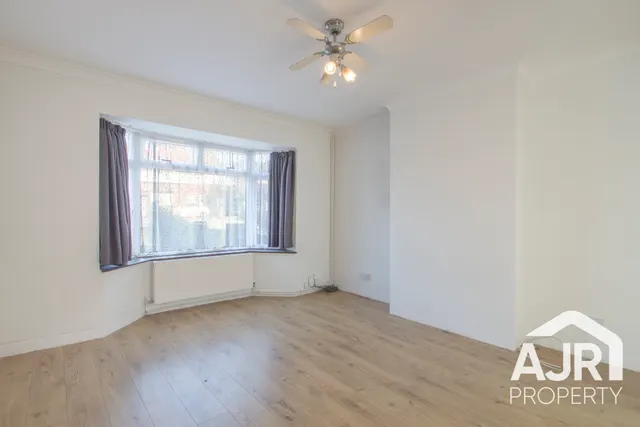 High Grove, London, SE18, photo 2